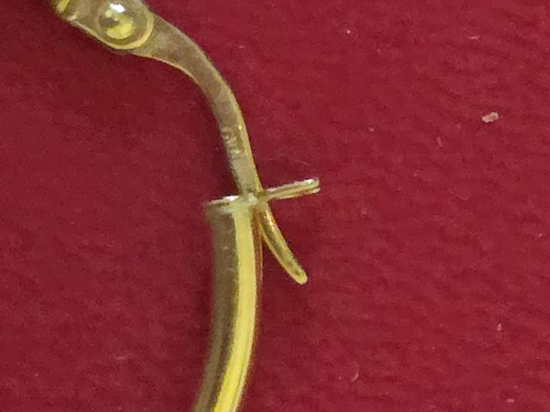 1 x Gold stamped loop earring - Diameter 3cm - Only one earring