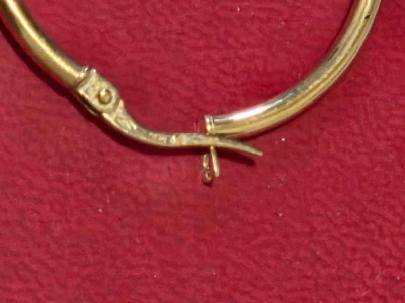 1 x Gold stamped loop earring - Diameter 3cm - Only one earring