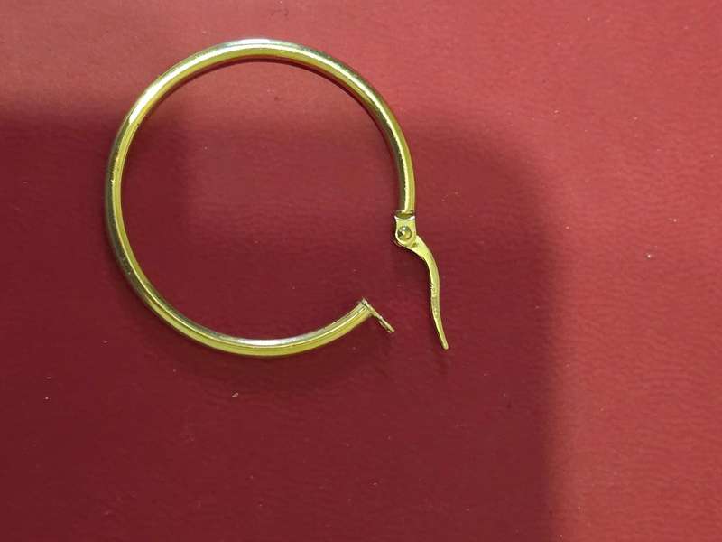 1 x Gold stamped loop earring - Diameter 3cm - Only one earring
