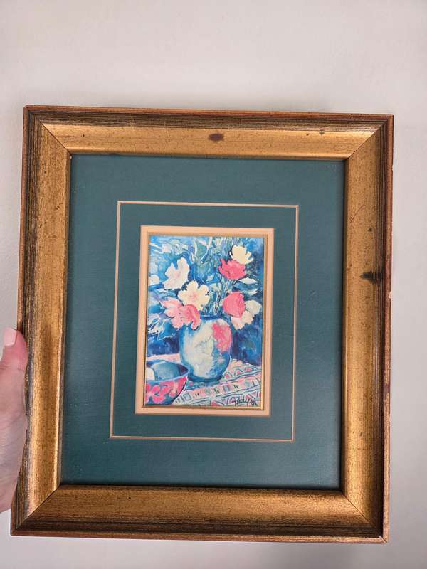 Beautiful Floral framed print Size 30cm x 34.5cm Frame shows some minor imperfections, still a beaut