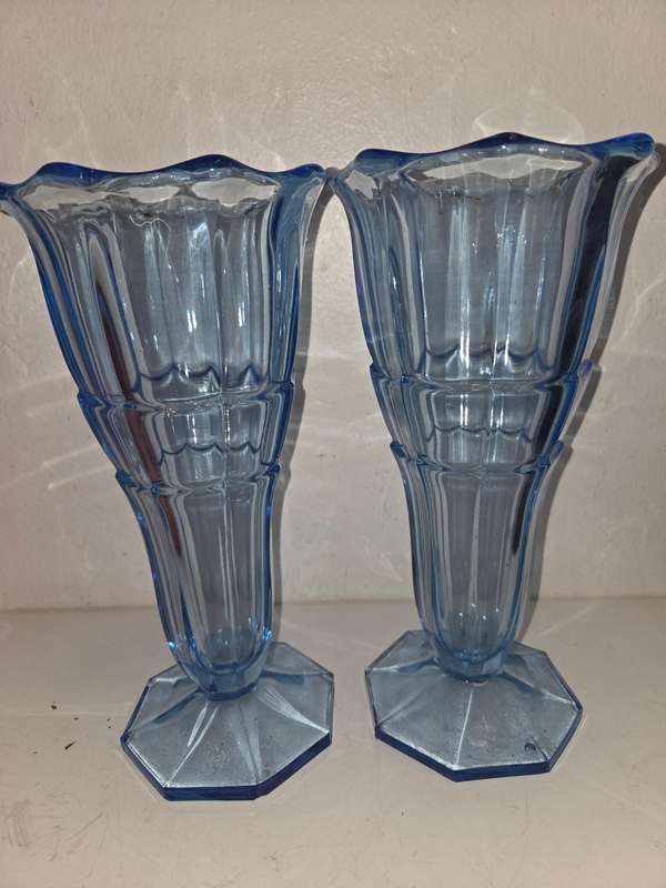 2 x Large Heavy Vintage Vases - Blue Glass Height - 25cm