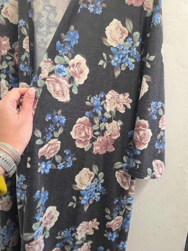 Beautiful Long Coat - Size 2XL - Grey with floral detail