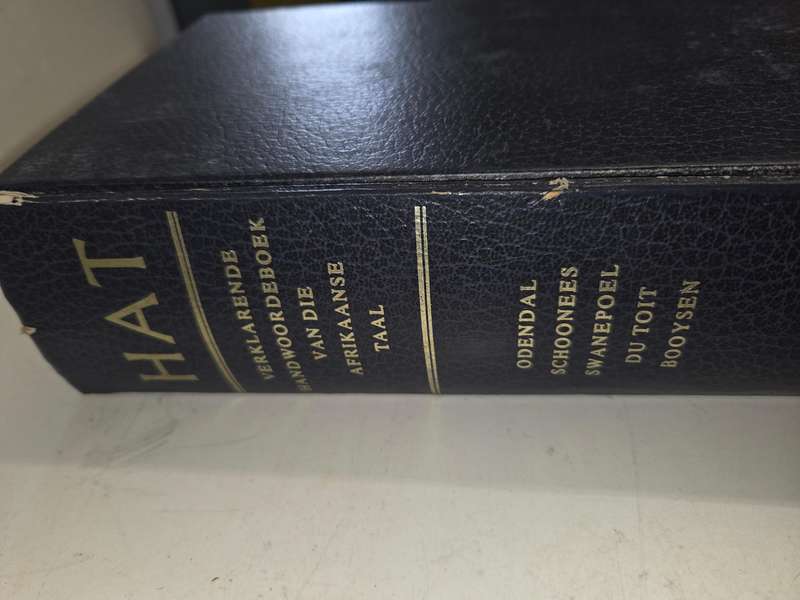 HAT Verklarende Handwoordeboek van die Afrikaanse Taal
