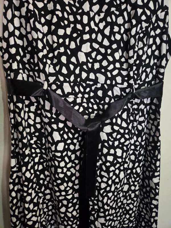 Beautiful Donna Claire Black and White dress - Size 20