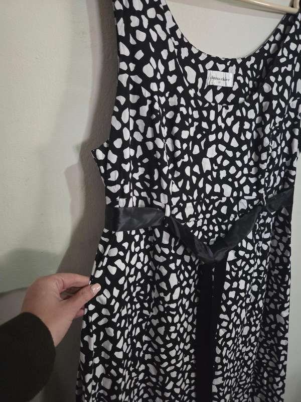 Beautiful Donna Claire Black and White dress - Size 20
