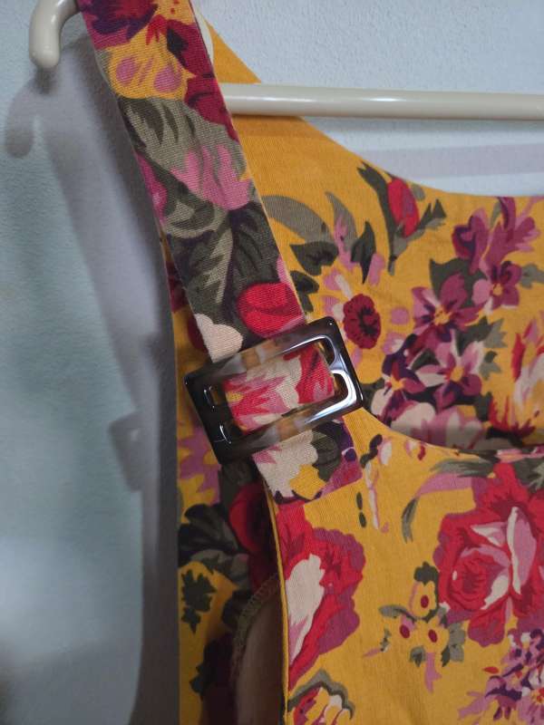 Beautiful Dress with pockets- Size 44