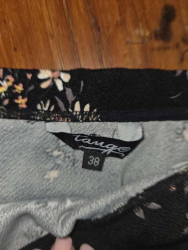 Skirt with floral detail - Size 38