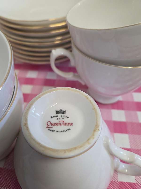 12 x Queen Anne Bone China Duos - Cups and Saucers White with gold trim.