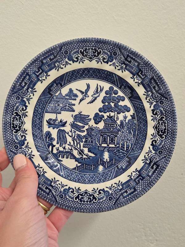 Royal Wessex Blue and White plate - England Diameter- 17cm