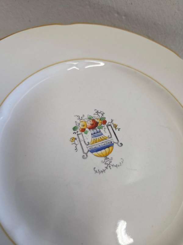 10 x Vintage Grindley Plates - Made in England Diameter - 22.5cm