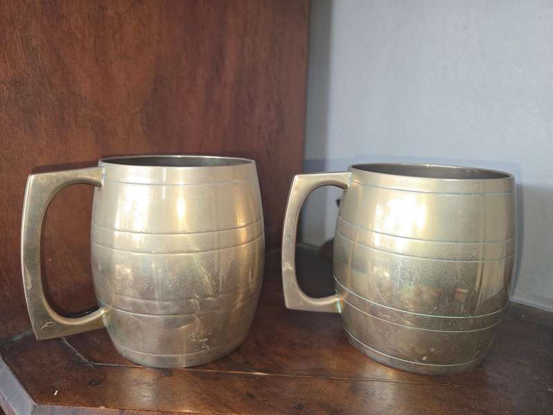 2 x Solid brass mugs - Great quality, heavy items