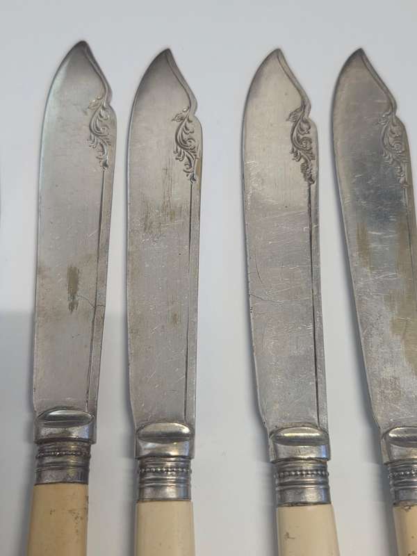 4 x Forks and 4 x Knives - Vintage EPNS cutlery