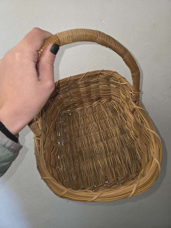 Beautiful Wicker Basket in great condition