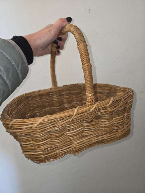 Beautiful Wicker Basket in great condition