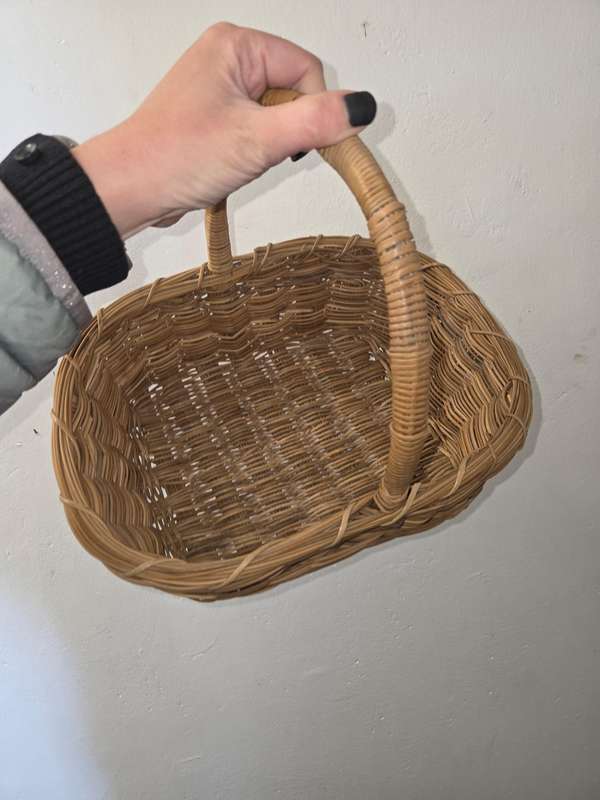 Beautiful Wicker Basket in great condition