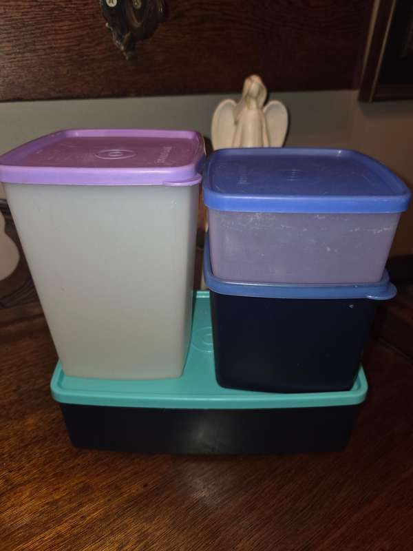 4 x Tupperware containers