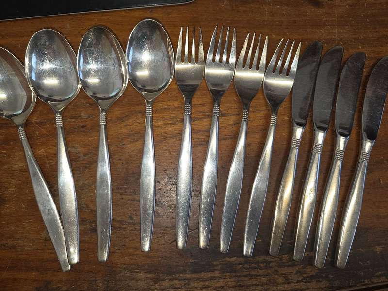 12 Piece cutlery - 4 each spoons, forks and knives