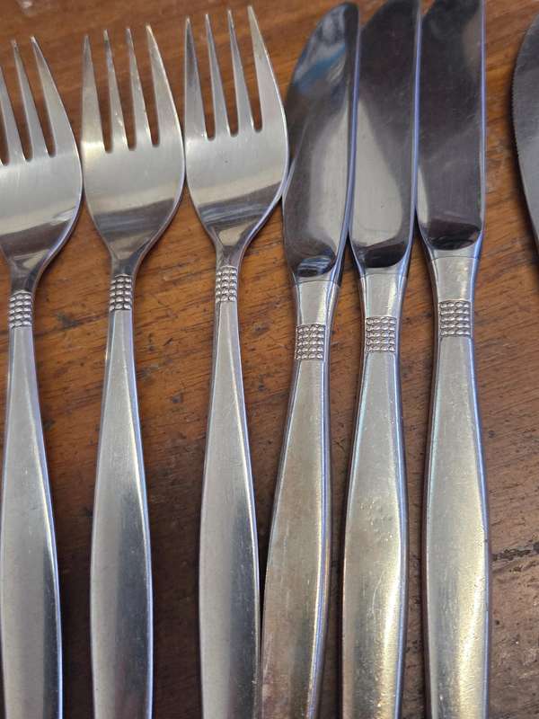 12 Piece cutlery - 4 each spoons, forks and knives