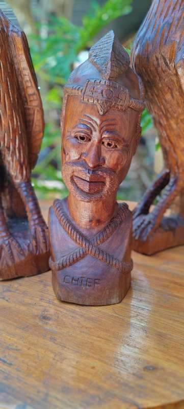 2 lovely statuesque eagles with the Chief wooden carvings.