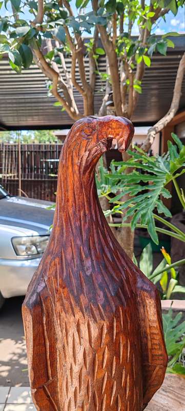2 lovely statuesque eagles with the Chief wooden carvings.
