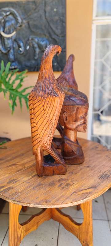 2 lovely statuesque eagles with the Chief wooden carvings.