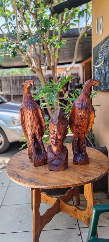 2 lovely statuesque eagles with the Chief wooden carvings.