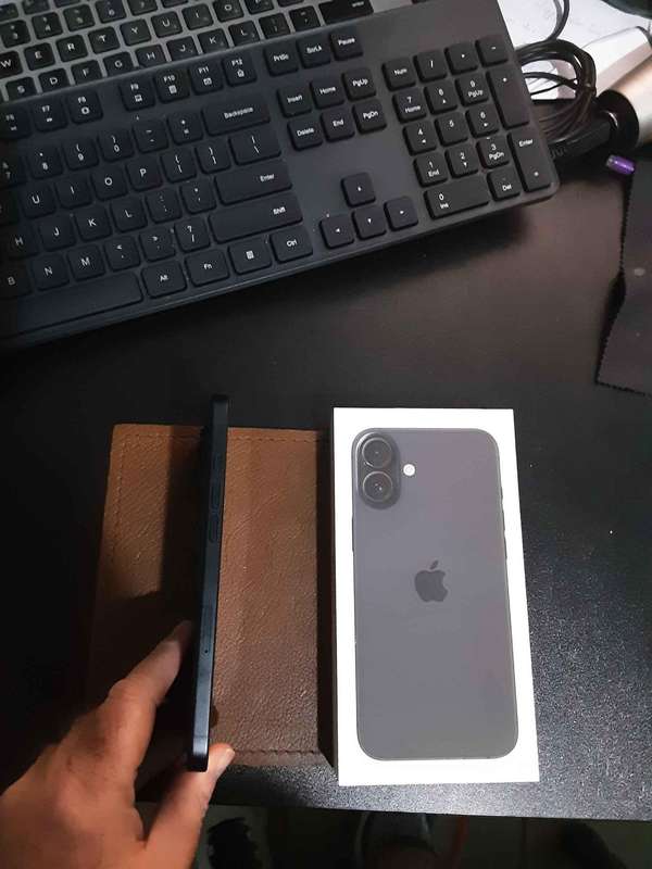 iPhone 16+ 128GB Black  Beyond Fast. Beyond Smart. Beyond Anything Youve Seen.