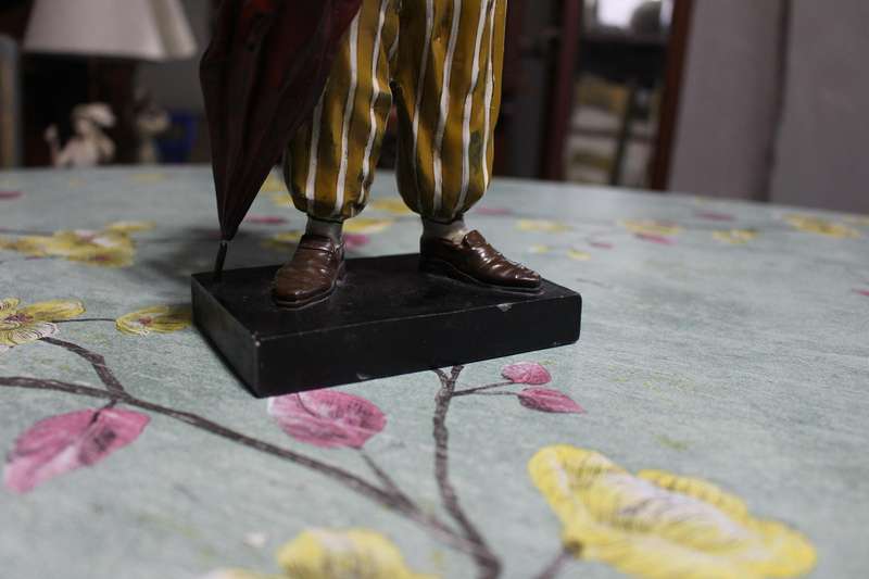 Beautiful Hand Painted Resin Arab Butler Figure. Please have a look at the photos & description.