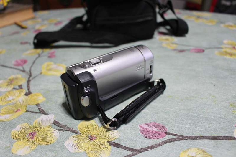 Sony DCR SX40 Handycam with bag & charger.