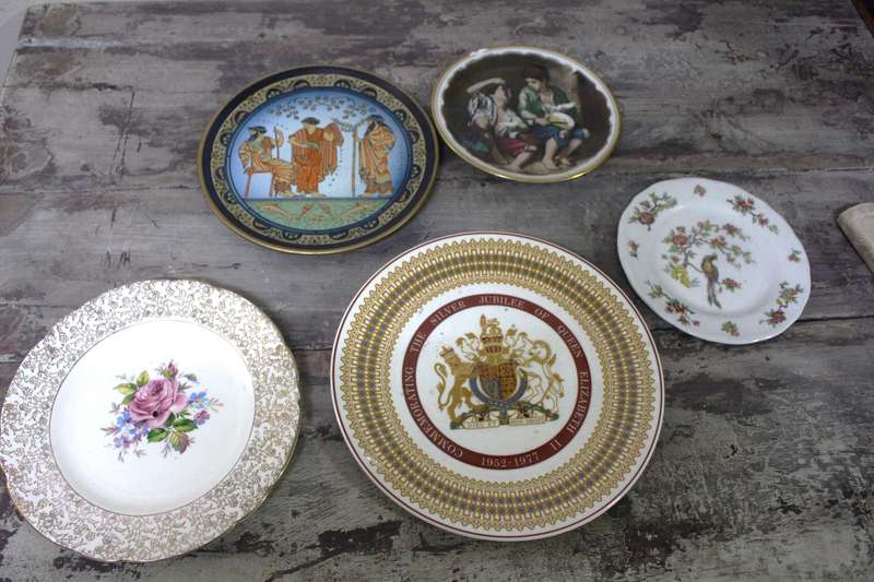 5 Beautiful Saucers. All for one price!