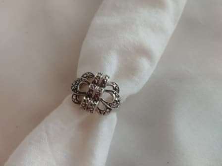 Sterling Silver, 9ct Gold & Marcasite Vintage Ring. 3.6 g. Size: K 1/2