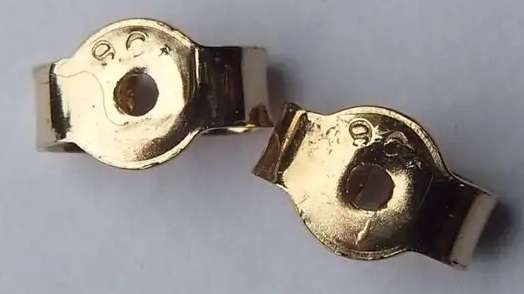 9ct gold & genuine pearl vintage stud earrings in heart shaped box  1.7g  1.4 x 0.9cm