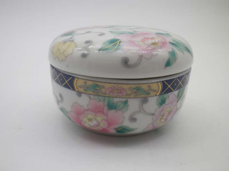 Vintage Imperial Imari Kyoto little lidded round trinket pot