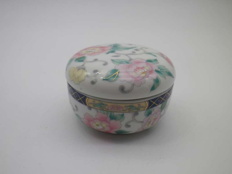 Vintage Imperial Imari Kyoto little lidded round trinket pot