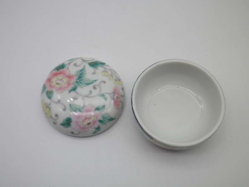 Vintage Imperial Imari Kyoto little lidded round trinket pot