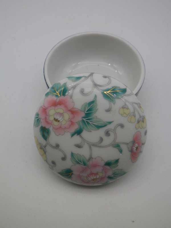Vintage Imperial Imari Kyoto little lidded round trinket pot