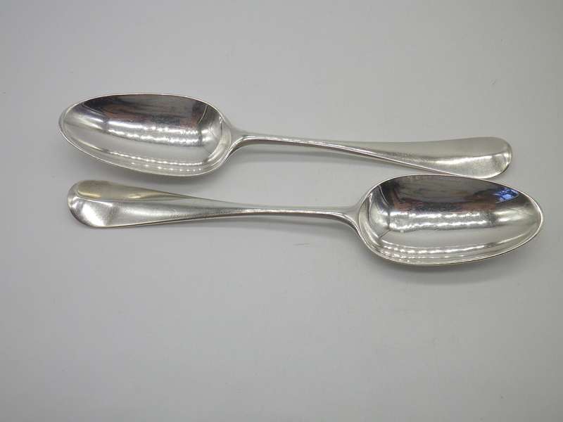 PAIR OF FINE GEORGIAN HALLMARKED SILVER RAT TAIL DESSERT SPOONS Heraldic Griffin Crest 75grms  16cm