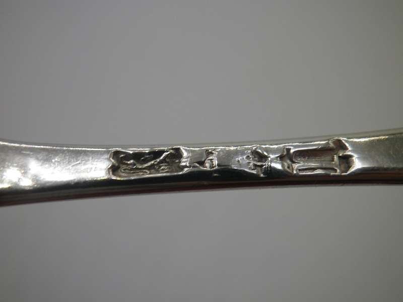 PAIR OF FINE GEORGIAN HALLMARKED SILVER RAT TAIL DESSERT SPOONS Heraldic Griffin Crest 75grms  16cm