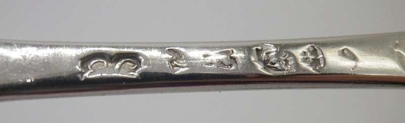 PAIR OF FINE GEORGIAN HALLMARKED SILVER RAT TAIL DESSERT SPOONS Heraldic Griffin Crest 75grms  16cm