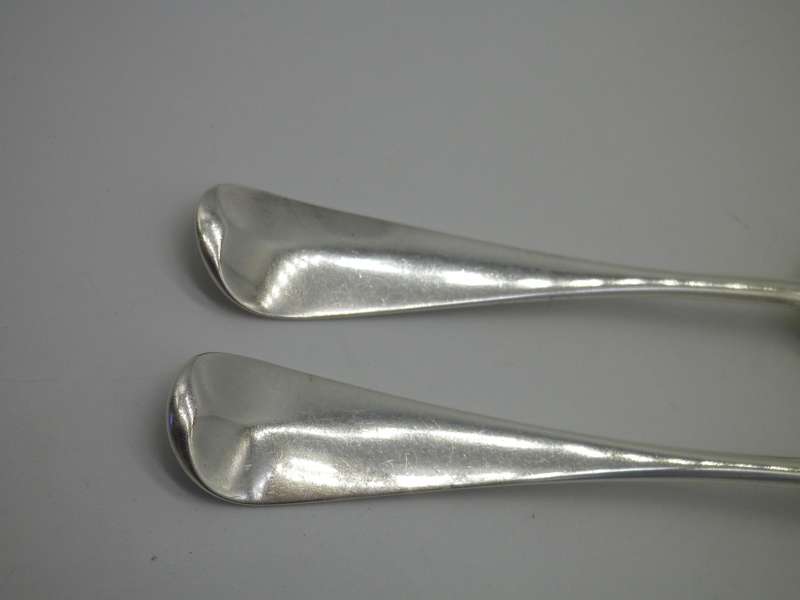PAIR OF FINE GEORGIAN HALLMARKED SILVER RAT TAIL DESSERT SPOONS Heraldic Griffin Crest 75grms  16cm