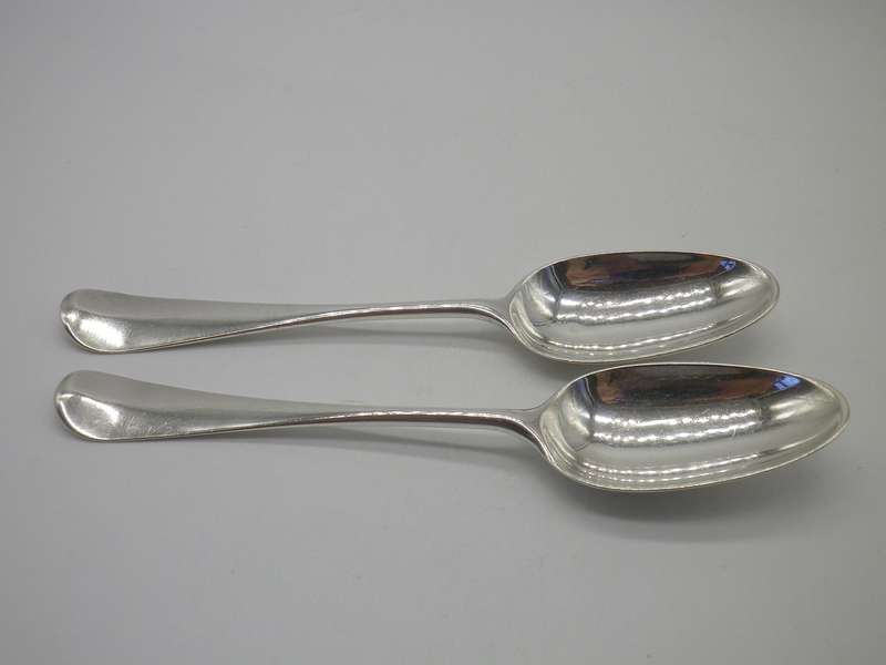 PAIR OF FINE GEORGIAN HALLMARKED SILVER RAT TAIL DESSERT SPOONS Heraldic Griffin Crest 75grms  16cm