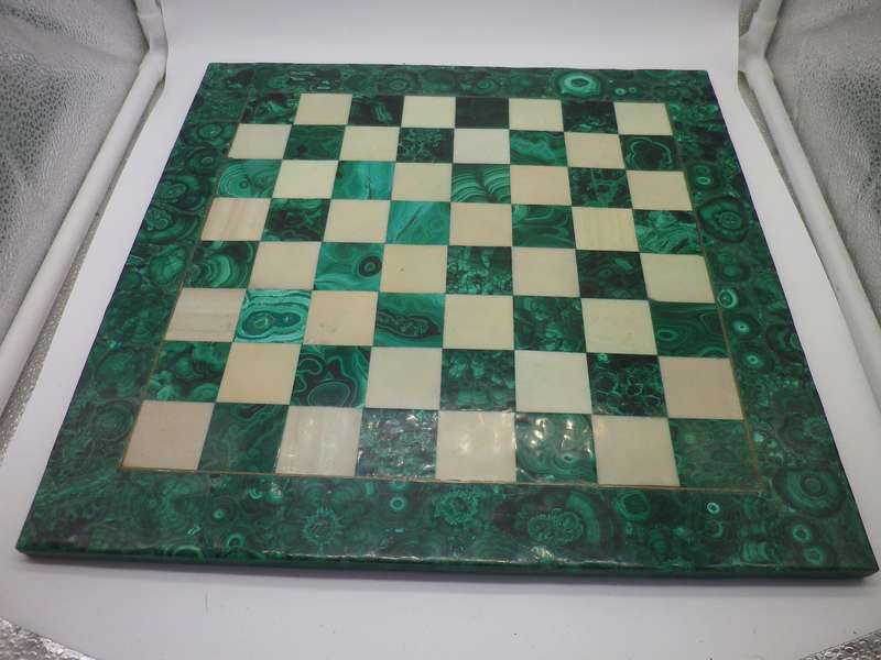 STUNNING RARE VINTAGE MALACHITE & STONE HAND CARVED STAUNTON DESIGN CHESS SET