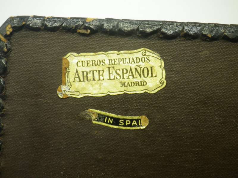 Vintage Spanish Leather clad wooden Cueros Repujados Cigarette box