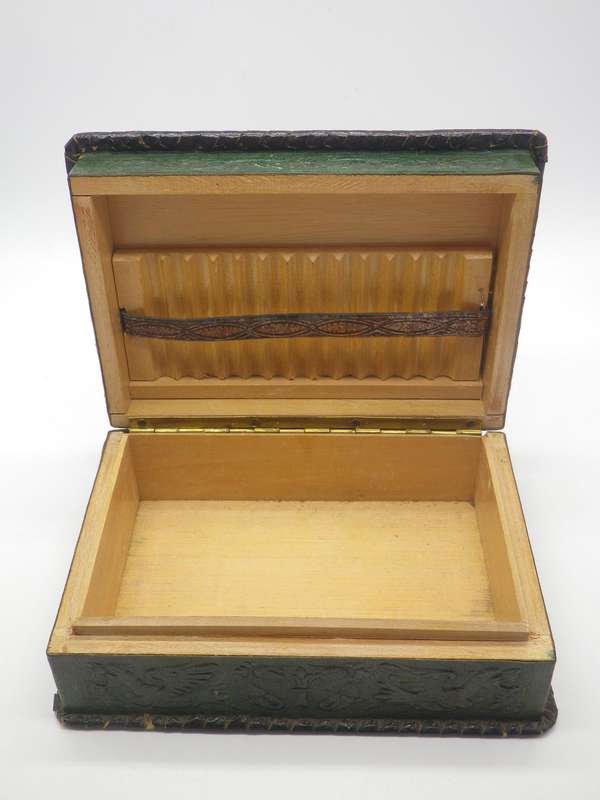 Vintage Spanish Leather clad wooden Cueros Repujados Cigarette box
