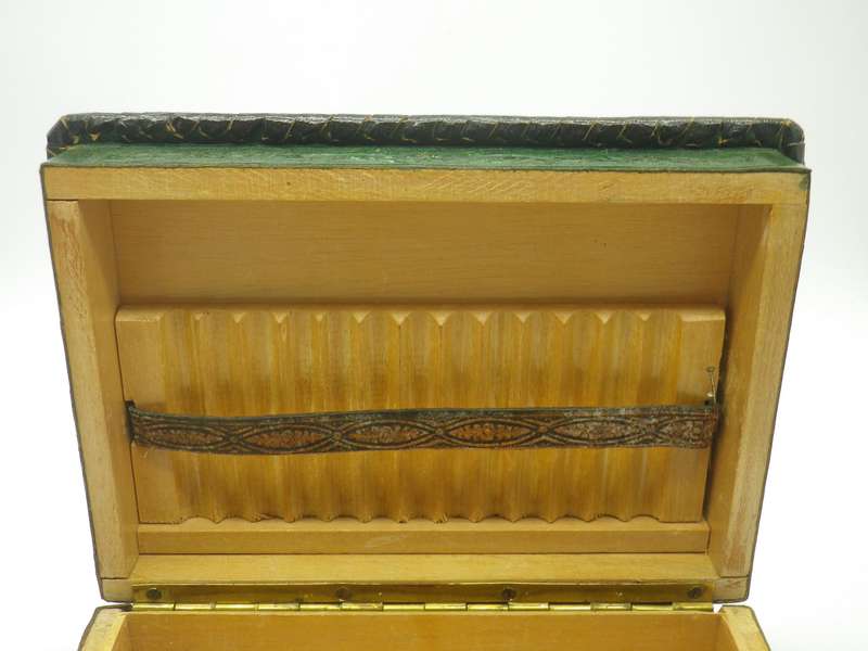 Vintage Spanish Leather clad wooden Cueros Repujados Cigarette box
