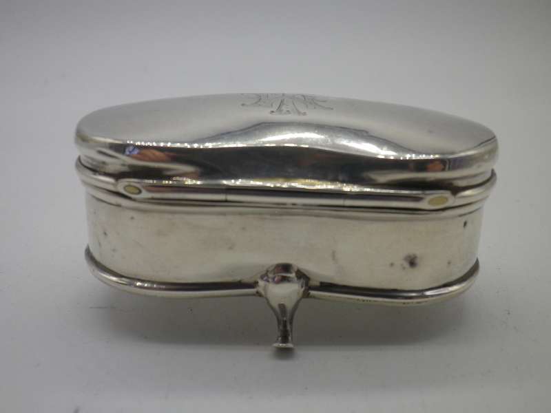Unusual Hallmarked Sterling Silver Kidney shape trinket box. Birmingham 1909, 32g