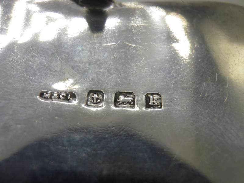 Unusual Hallmarked Sterling Silver Kidney shape trinket box. Birmingham 1909, 32g
