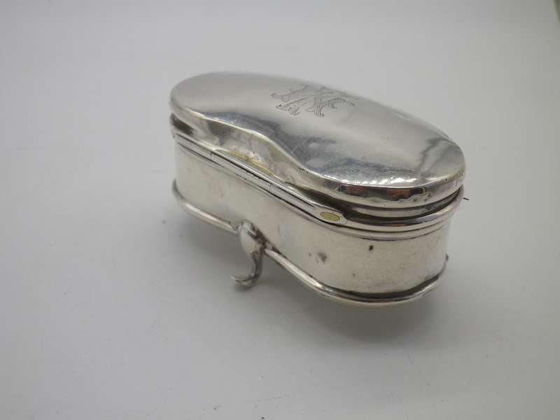 Unusual Hallmarked Sterling Silver Kidney shape trinket box. Birmingham 1909, 32g