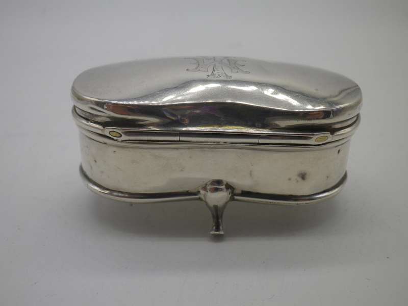 Unusual Hallmarked Sterling Silver Kidney shape trinket box. Birmingham 1909, 32g