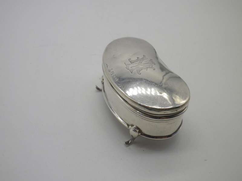 Unusual Hallmarked Sterling Silver Kidney shape trinket box. Birmingham 1909, 32g